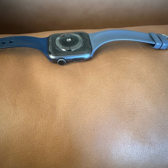 Apple Watch Series 5 44mm With GPS Unlocked - Picture 3 of 4